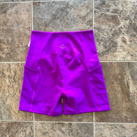 Beyond Yoga Powerbeyond Strive Biker Short Violet Berry Size Medium - Picture 1 of 10